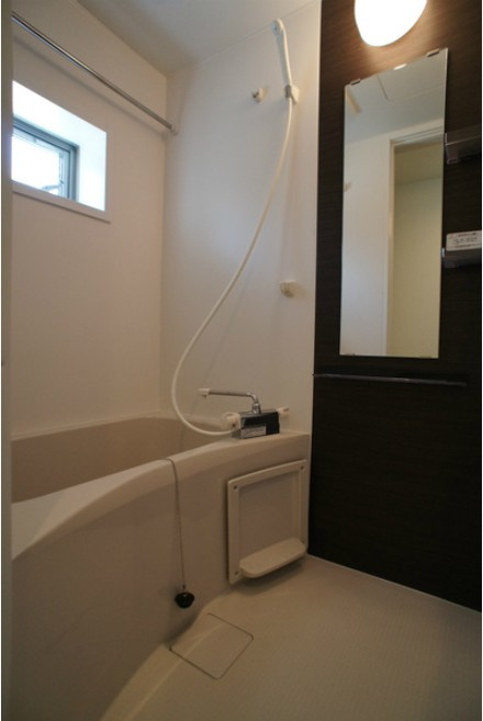 川崎市麻生区岡上のアパートの浴室