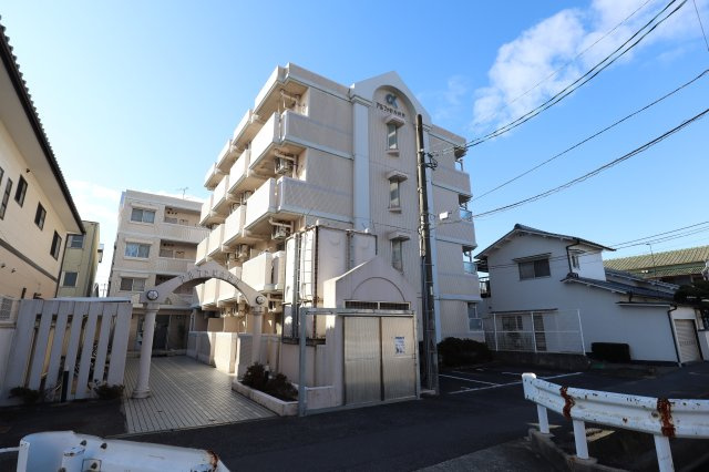 アルファ東古松Ⅱの外観|鹿田小・桑田中エリアで徒歩圏内には駅や商業施設、医療施設等の揃った利便性の高い立地です！