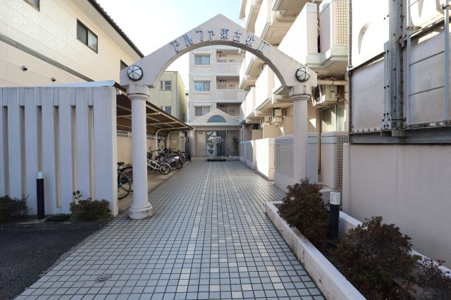 アルファ東古松Ⅱの外観|エントランス入口になります。