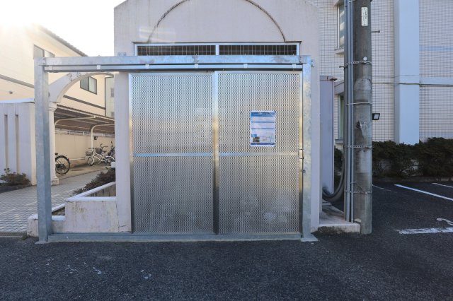アルファ東古松Ⅱのその他|日々の生活に便利な敷地内ごみステーションです。