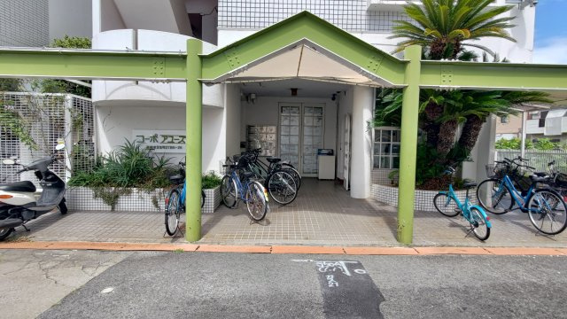 コーポアユーズのエントランス