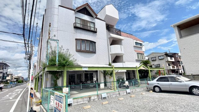 コーポアユーズの外観