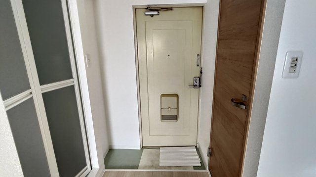 コーポアユーズの玄関