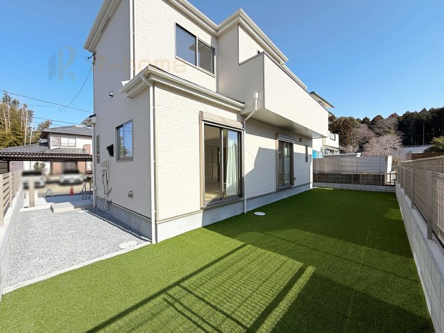 水戸市見川3丁目　新築戸建て　A号棟の庭|お家時間を満喫できるお庭！人工芝でお手入れラクラク♪