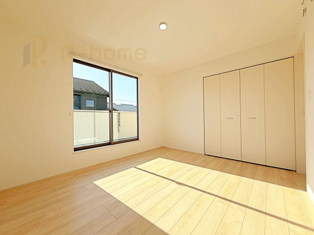 水戸市見川3丁目　新築戸建て　A号棟の洋室|どんな部屋家具も合わせやすいシンプルな洋室！
たっぷりの日差しと心地よい風が舞い込む住まい♪