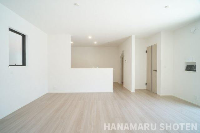 新築　千葉市中央区葛城の居間・リビング|＊当日ご案内可＊ご希望の物件まとめてご案内！弊社が掲載していない物件でもOK♪お気軽にご相談ください ♪お電話でのお問合わせがスムーズ♪