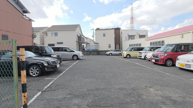 シエテ高槻IIの駐車場