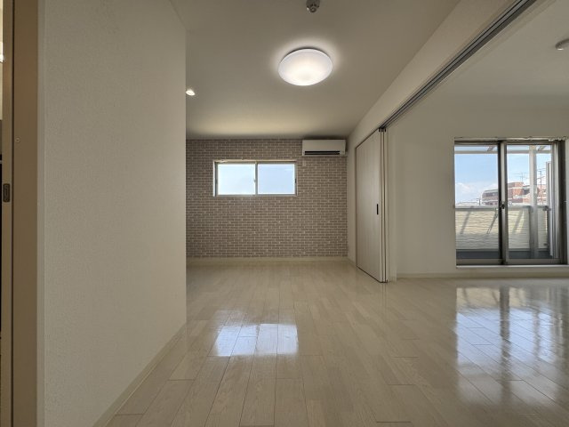 ラモーナ庄内栄町の居間・リビング