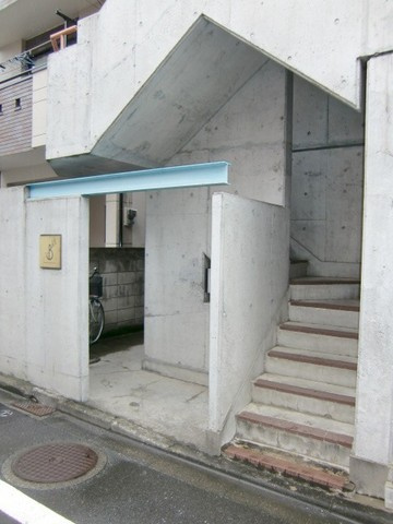 ビーフラットのエントランス|エントランス