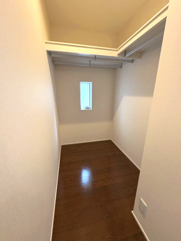 新曽中古戸建の収納|1階納戸