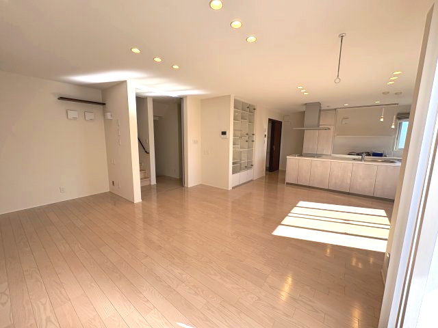 新曽中古戸建の居間・リビング|2階LDK：約30.5帖