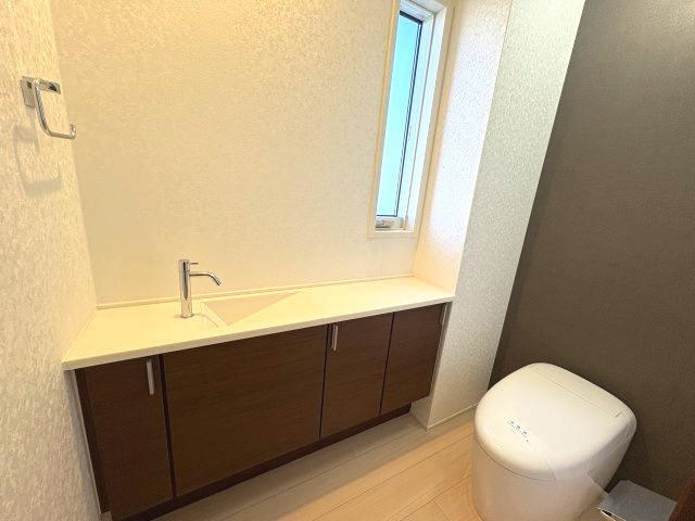 新曽中古戸建のトイレ|2階トイレ