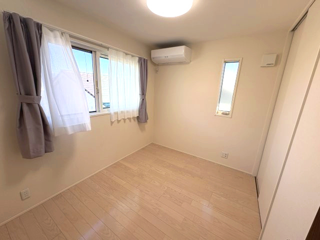 新曽中古戸建の洋室|3階洋室：約4.6帖