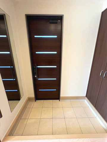 新曽中古戸建の玄関