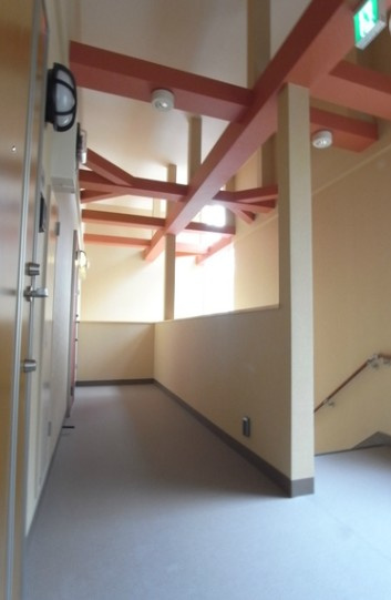 川崎市多摩区生田６丁目のアパートのロビー