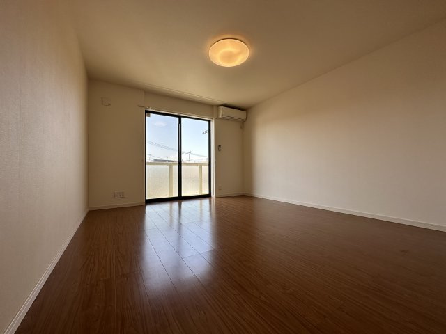 川崎市多摩区生田６丁目のアパートの居間・リビング