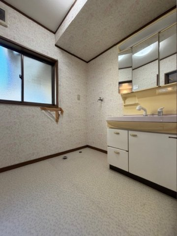 北葛城郡上牧町大字上牧　中古戸建の洗面所