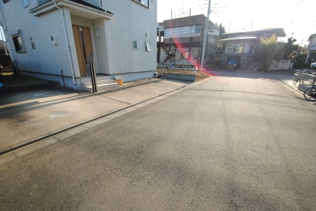 清瀬市下宿2丁目北側道路の前面道路含む現地写真