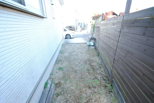 清瀬市下宿2丁目北側道路の庭
