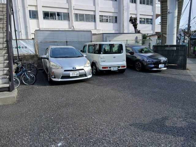 ハーモニー日野台の駐車場