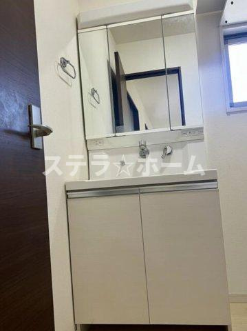 中茶屋1 中古戸建の独立洗面台|独立洗面台あり、毎朝おしゃれに忙しい女性の方におすすめです