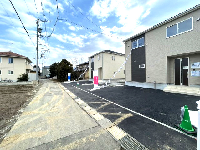 新築戸建　長野市稲里町中央1丁目　全4棟の前面道路含む現地写真