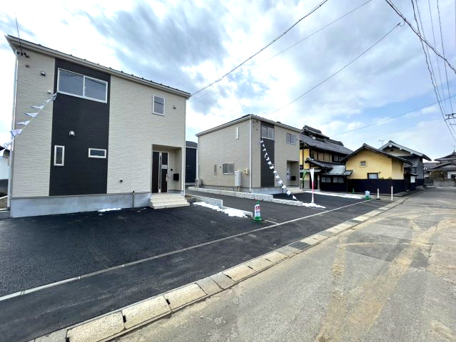 新築戸建　長野市稲里町中央1丁目　全4棟の前面道路含む現地写真