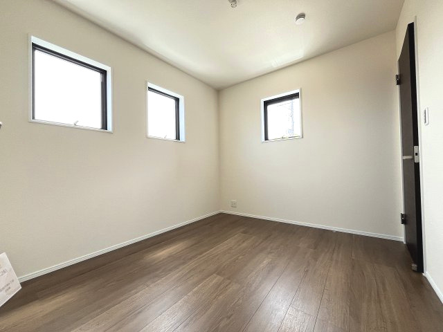 【子供部屋】 | 福岡市西区拾六町4丁目　2号棟（全3棟）【仲介手数料無料・0円】 | 現地写真。