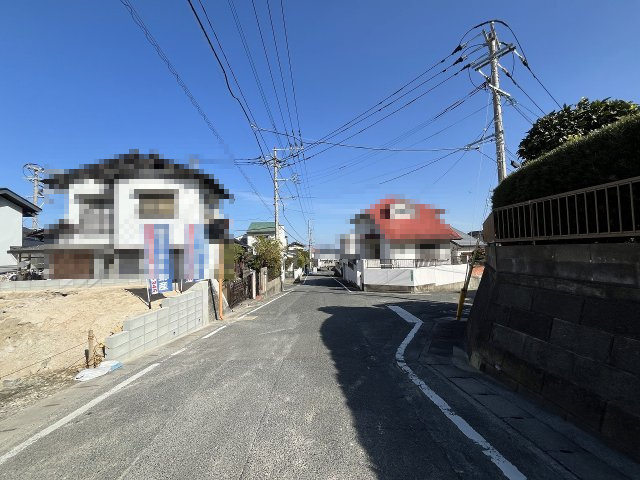 【その他】 | 福岡市西区拾六町4丁目　2号棟（全3棟）【仲介手数料無料・0円】 | 現地写真。前面道路です。