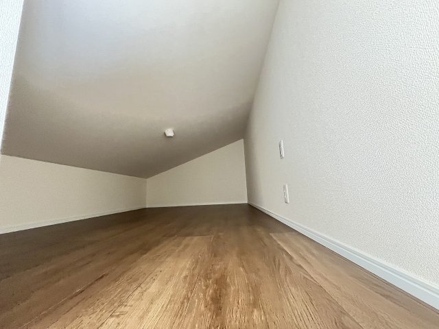 【収納】 | 福岡市西区拾六町4丁目　2号棟（全3棟）【仲介手数料無料・0円】 | 現地写真。小屋裏収納