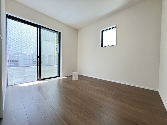 【洋室】 | 福岡市西区拾六町4丁目　3号棟（全3棟）【仲介手数料無料・0円】 | 現地写真。1階洋室です。
