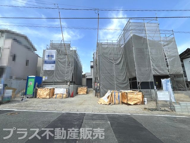 【外観】 | 福岡市西区拾六町4丁目　3号棟（全3棟）【仲介手数料無料・0円】 | 現地写真。プラス不動産販売なら、現場の全ての棟をまとめてご見学頂けます。