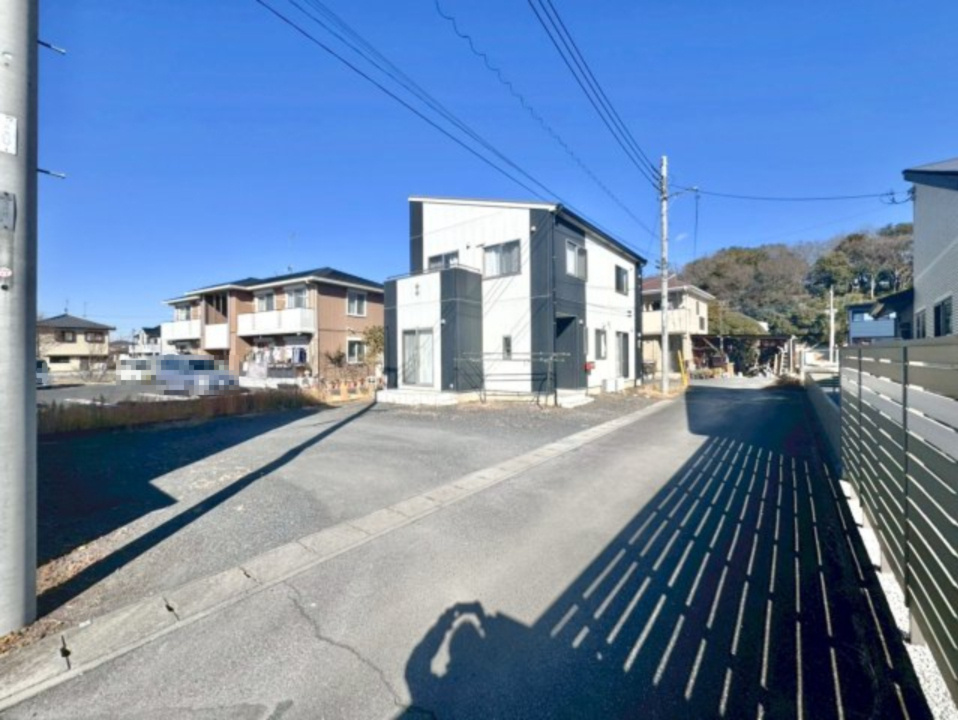 【中古戸建】足利市山川町の前面道路含む現地写真|■外観