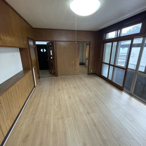 室蘭市港南町2丁目21-10戸建の居間・リビング