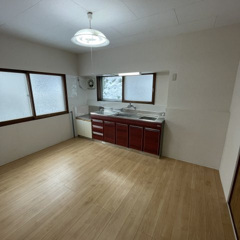 室蘭市港南町2丁目21-10戸建のキッチン