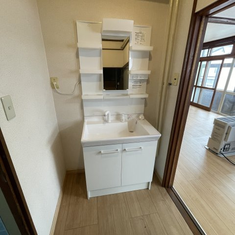 室蘭市港南町2丁目21-10戸建の洗面所