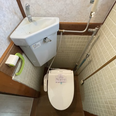 室蘭市港南町2丁目21-10戸建のトイレ