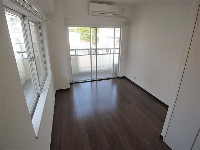 セイシェル長田山手の洋室|広々使える洋室は便利