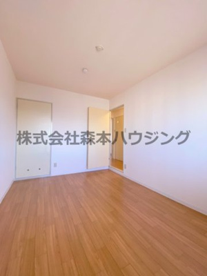 【洋室】 | 　プランドール・メゾン | 落ち着いた色調の洋室です