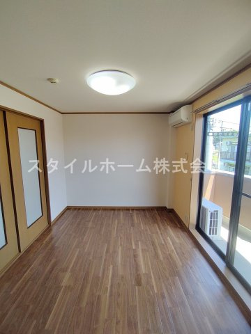 グリシーナ Aの洋室|別部屋写真です。