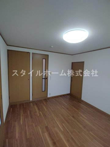 グリシーナ Aの居間・リビング|別部屋写真です。