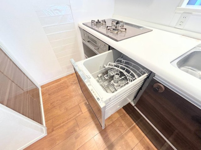 【キッチン】 | 陽輪台あざみ野 | ◆食後の食器洗いは食洗機にお任せ！ご家族と団らんの時間を。家事の時短に効果大の食洗器付き。高温洗浄、節水効果もございます。
