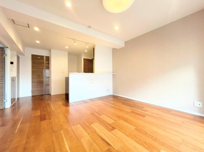 【居間・リビング】 | 陽輪台あざみ野 | ◆一家だんらんのスペースとなるＬＤＫ。窓から明るい光が差し込み、思わず家族の会話も弾む快適な空間。