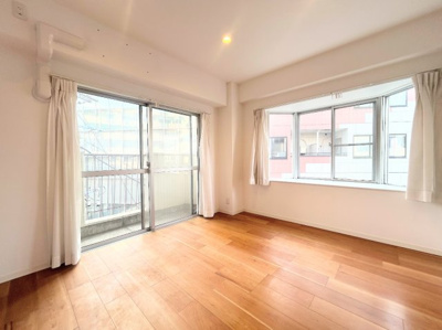 【洋室】 | 陽輪台あざみ野 | ◆二面採光で、陽差しを長時間受ける事が出来る暖かい室内です。もちろんペアガラスなので、遮音性にも優れ、結露も発生しにくい構造。サッシ周りのカビが発生しにくくなります。