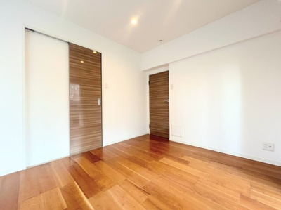 【洋室】 | 陽輪台あざみ野 | ◆柔らかい陽光が差し込む明るいお部屋を演出する設計。彩光の取れる窓が気持ちの良いお部屋を創り上げます。