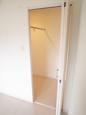 ユーミーリエゾンA棟の収納|【閑静な住宅街】ウォークインクローゼット収納が豊富です。