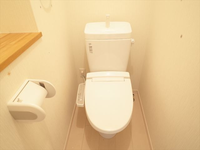 ユーミーリエゾンA棟のトイレ|【閑静な住宅街】トイレ（換気扇有、手洗い有）、綺麗で清潔感があります♪