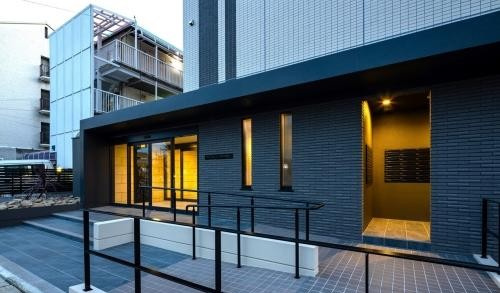 フルハウス高宮の外観|☆防犯も安心のオートロックエントランス！メールボックス、宅配ボックス付きです。