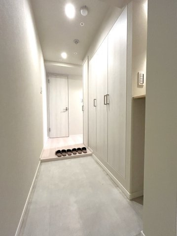 シティインデックス王子の玄関|玄関ホールがスッキリ広々としていると帰る時も出ていく時も気持ちが良い。来客を出迎える玄関が綺麗ならその家の印象が良くなる。
