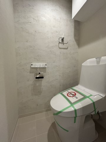 シティインデックス王子のトイレ|十分なスペースを確保したトイレ。
収納もございますのでシンプルな空間を保てます。